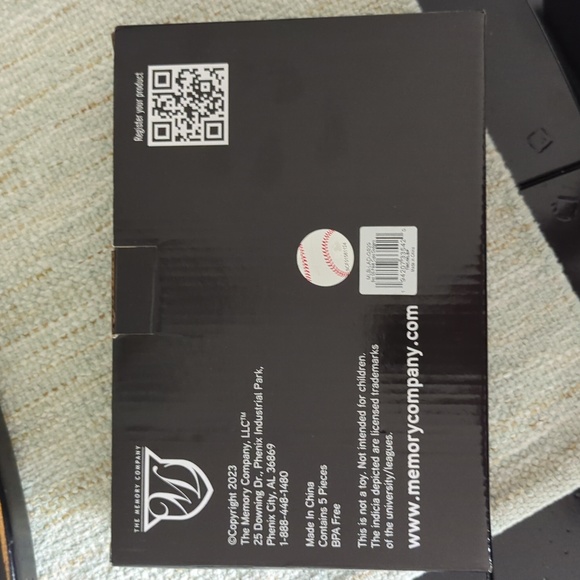 NWT-Dodgers baseball Flask & 4 Shot Glass Set New - Picture 3 of 3